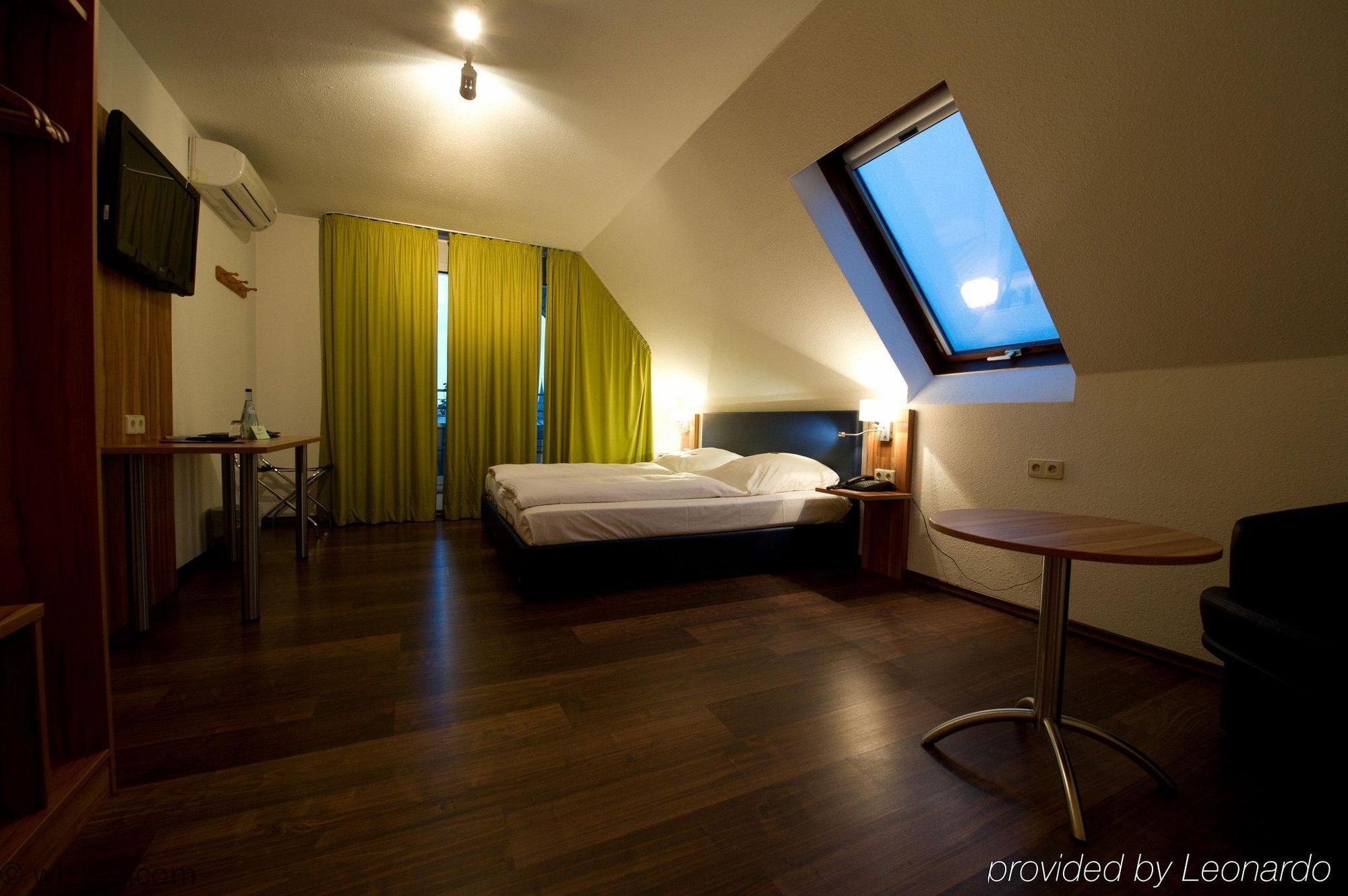 Hotel Domino Stuttgart Eksteriør bilde