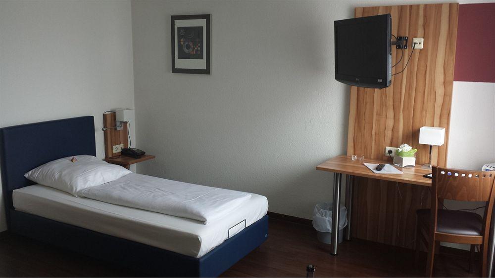 Hotel Domino Stuttgart Eksteriør bilde