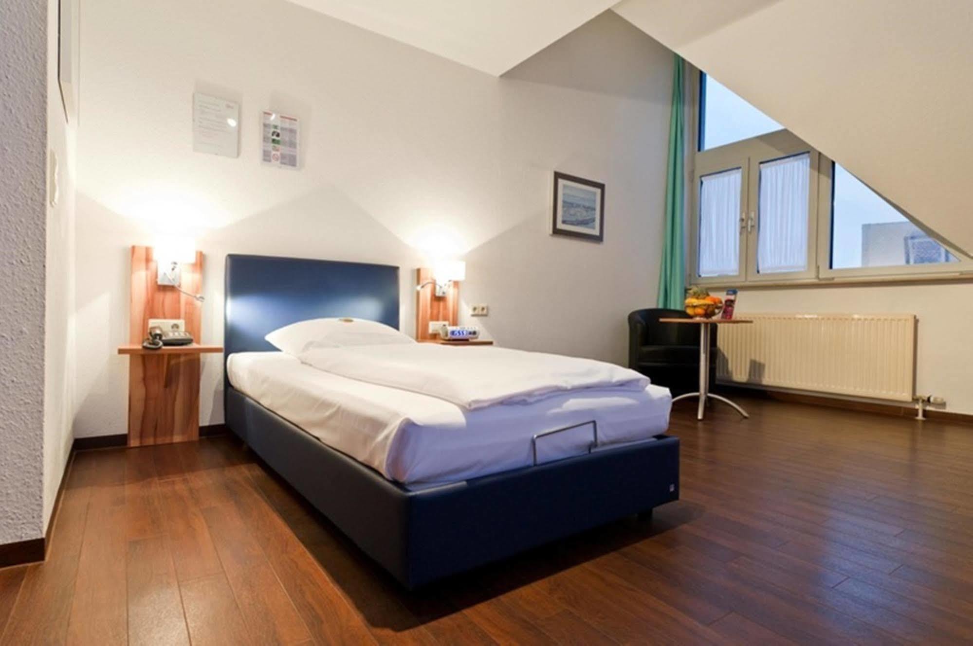 Hotel Domino Stuttgart Eksteriør bilde