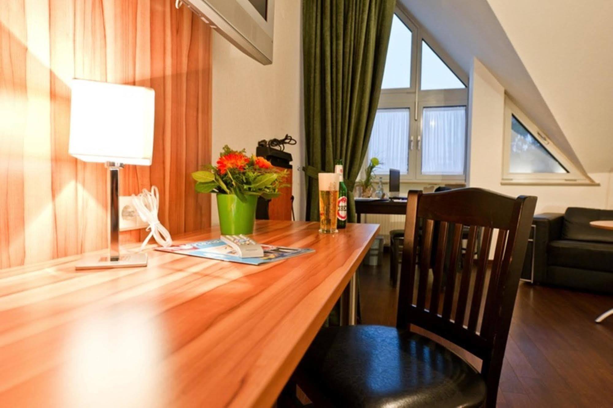 Hotel Domino Stuttgart Eksteriør bilde