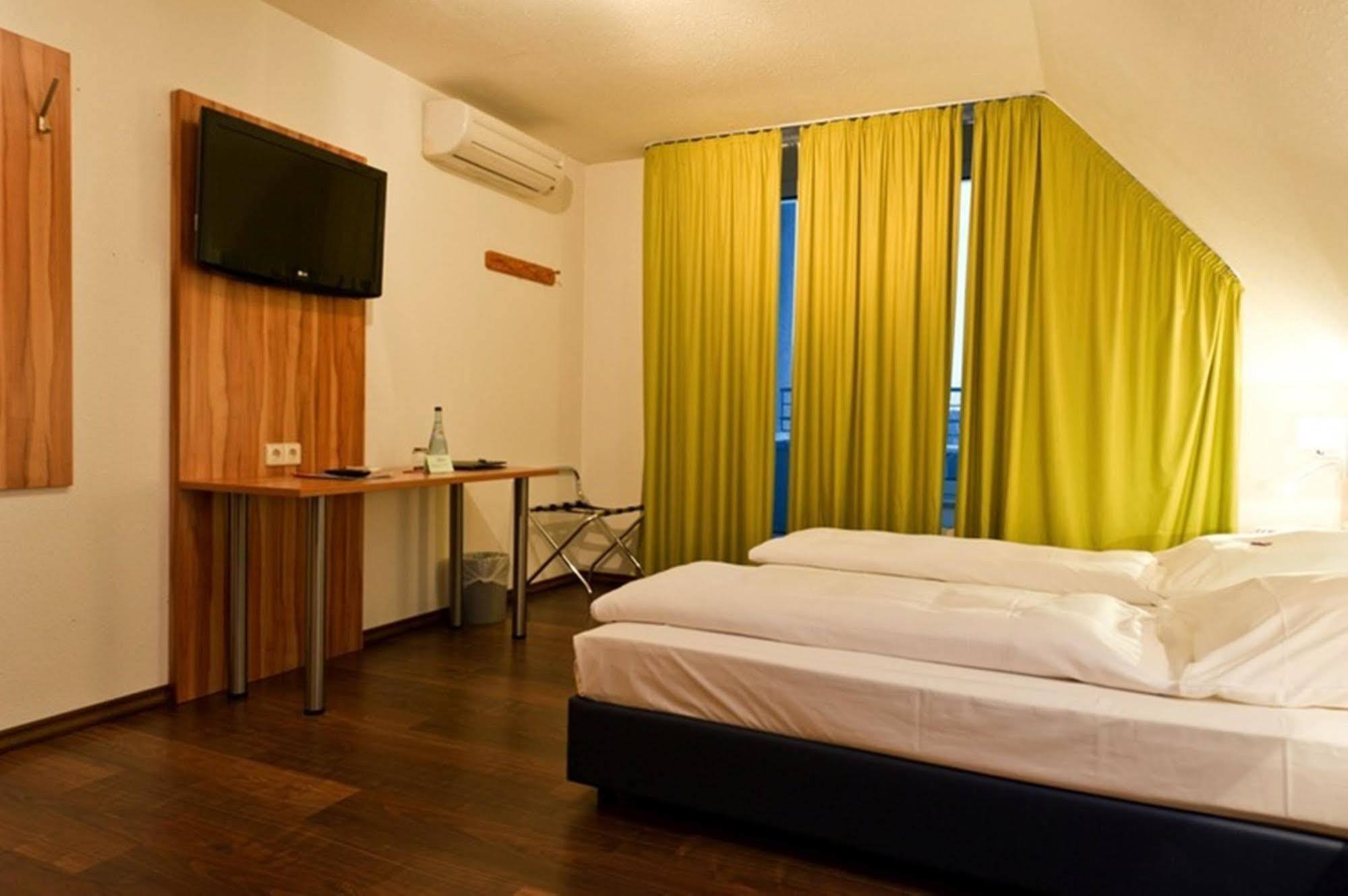 Hotel Domino Stuttgart Eksteriør bilde