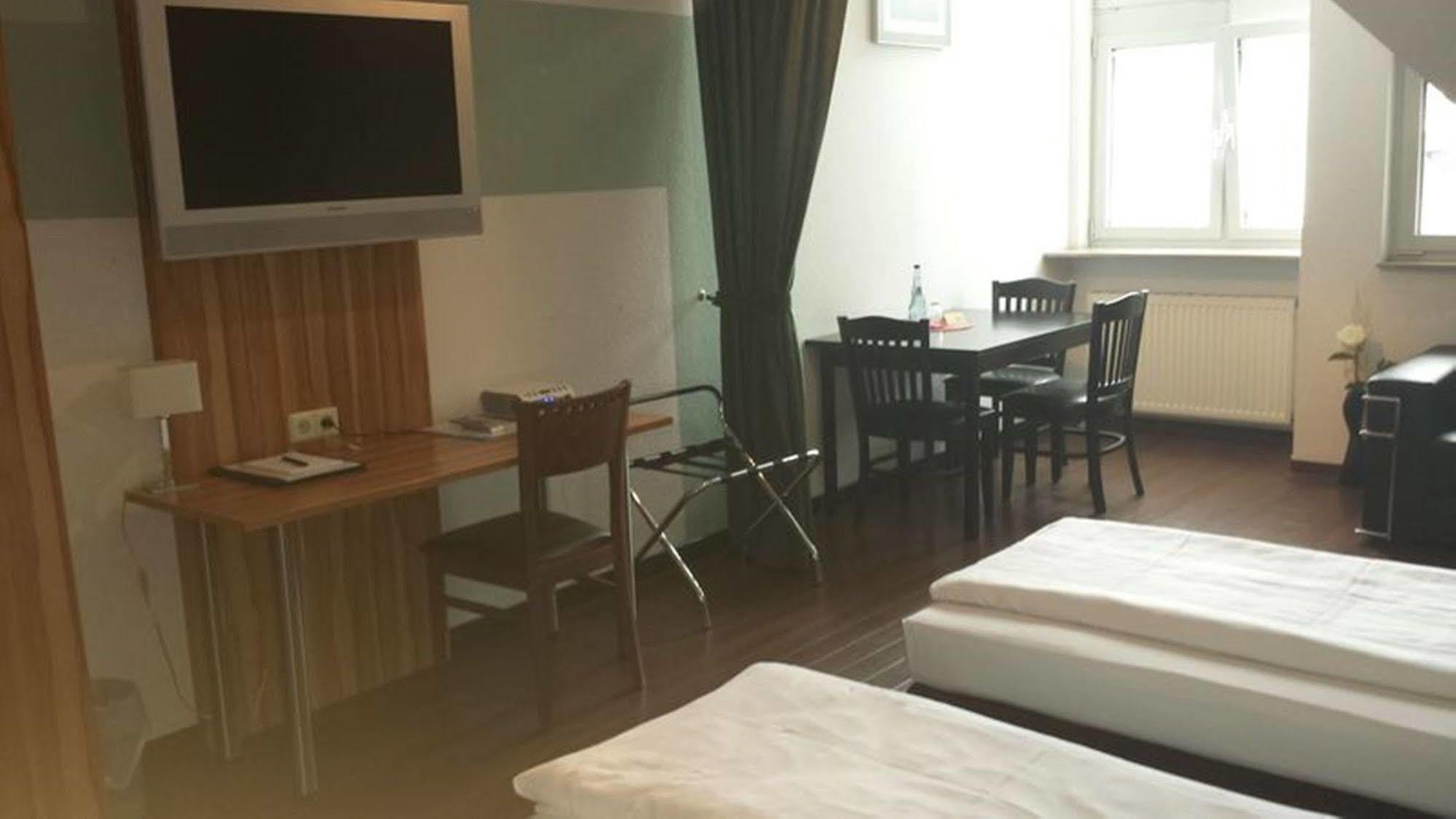 Hotel Domino Stuttgart Eksteriør bilde